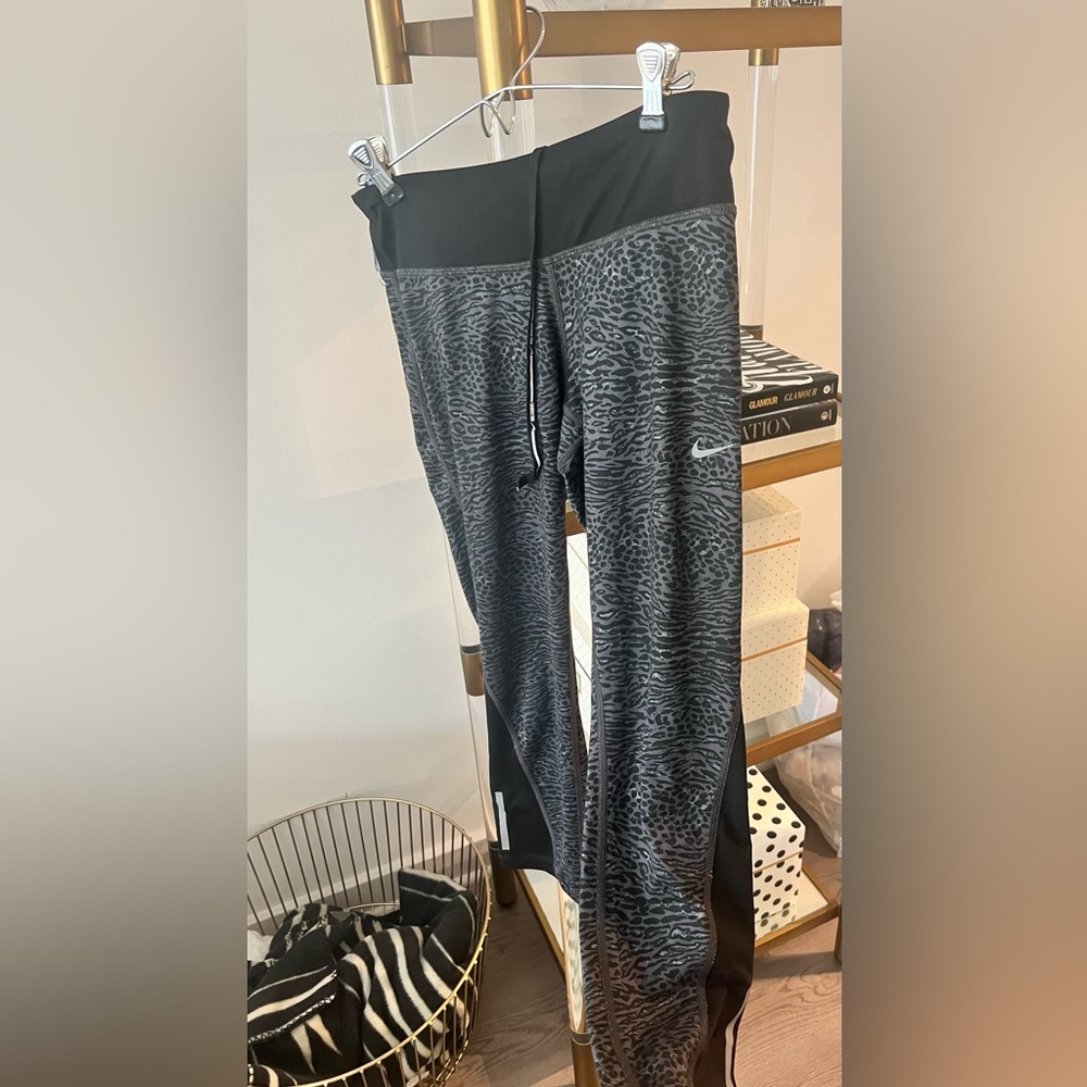 Nike leopard print cropped legging